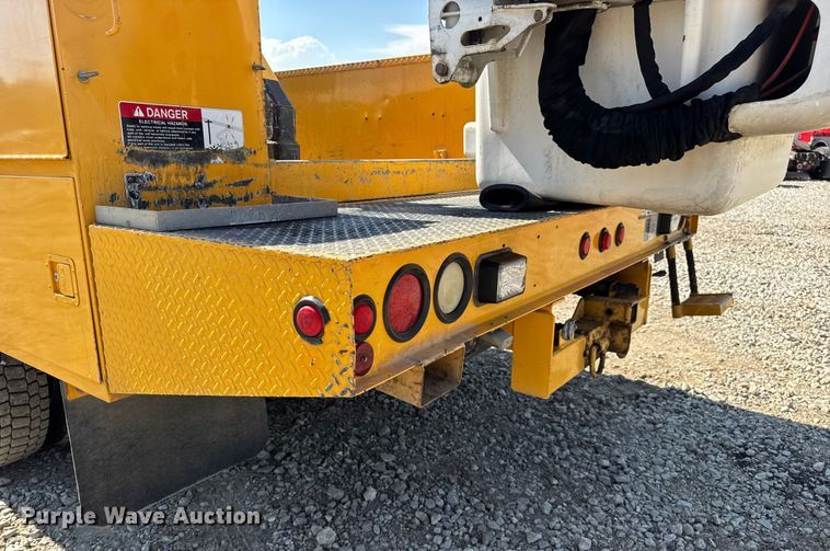 image for item DO2263 2015 Ford F550 Super Duty XL bucket truck