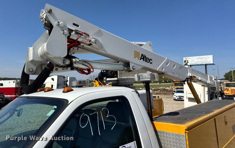 image for item DO2263 2015 Ford F550 Super Duty XL bucket truck