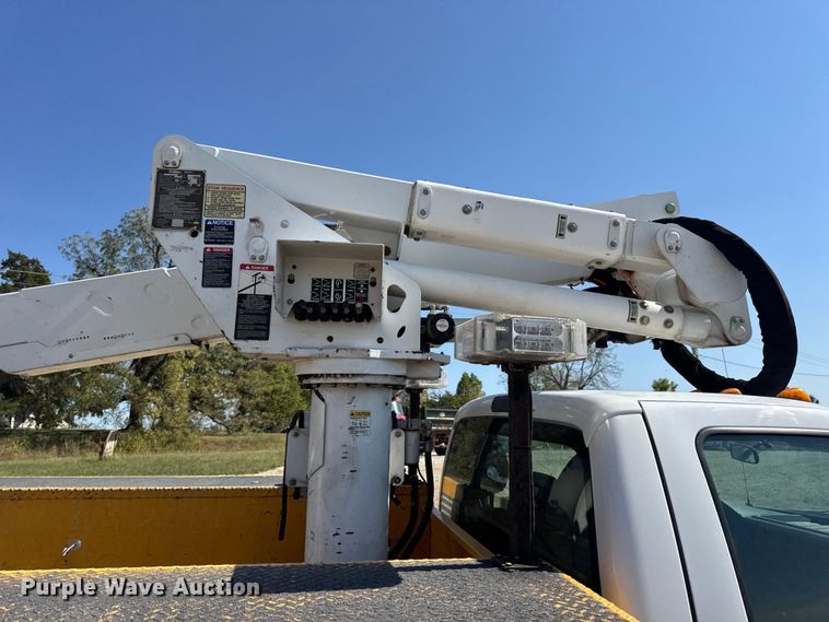 image for item DO2263 2015 Ford F550 Super Duty XL bucket truck