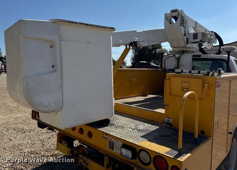 image for item DO2263 2015 Ford F550 Super Duty XL bucket truck