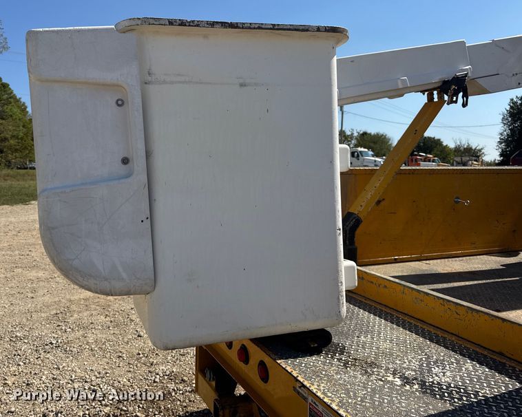 image for item DO2263 2015 Ford F550 Super Duty XL bucket truck