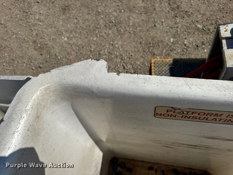 image for item DO2263 2015 Ford F550 Super Duty XL bucket truck