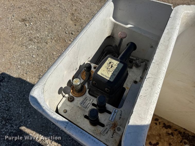 image for item DO2263 2015 Ford F550 Super Duty XL bucket truck