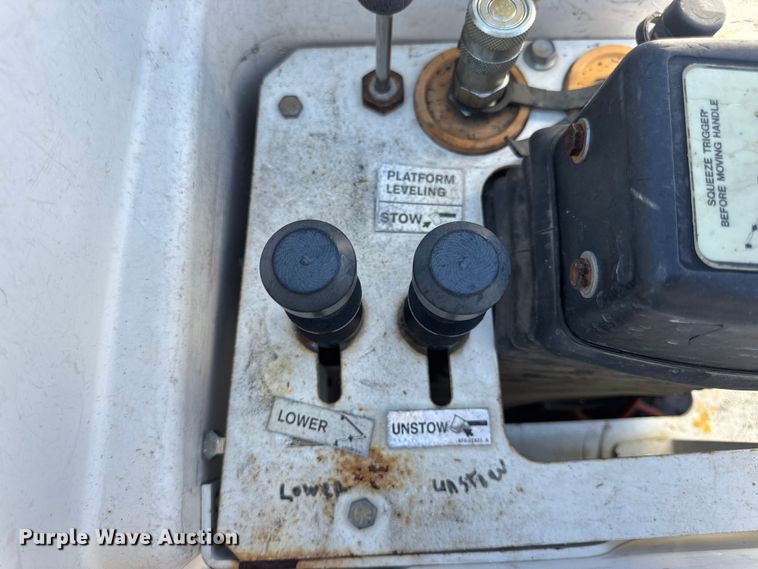 image for item DO2263 2015 Ford F550 Super Duty XL bucket truck