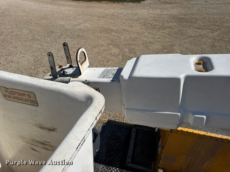 image for item DO2263 2015 Ford F550 Super Duty XL bucket truck