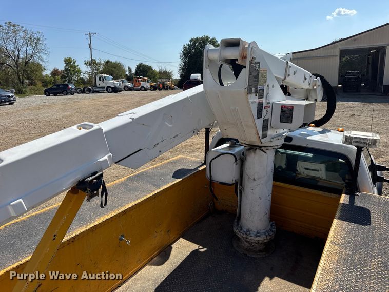 image for item DO2263 2015 Ford F550 Super Duty XL bucket truck