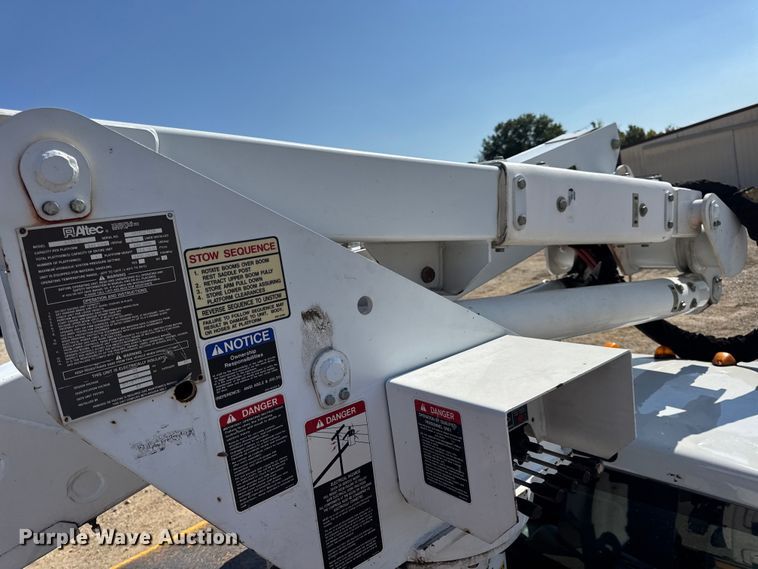 image for item DO2263 2015 Ford F550 Super Duty XL bucket truck