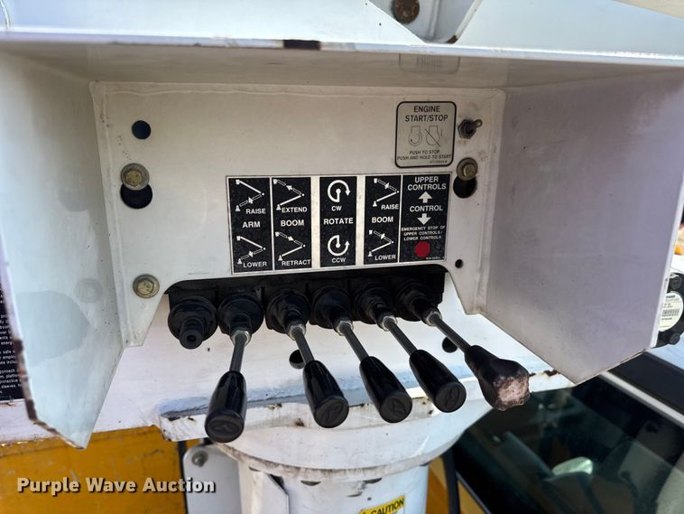 image for item DO2263 2015 Ford F550 Super Duty XL bucket truck