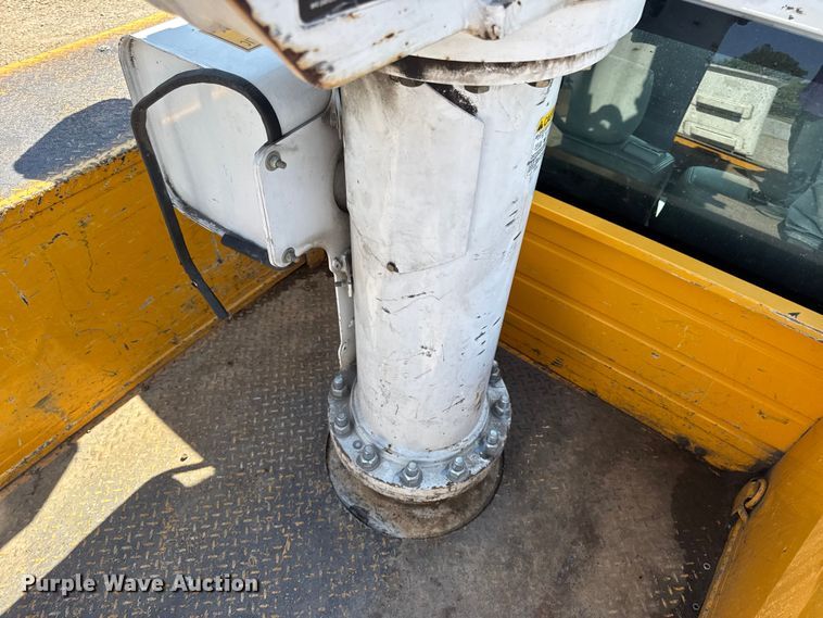 image for item DO2263 2015 Ford F550 Super Duty XL bucket truck