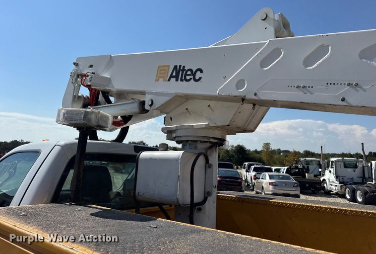 image for item DO2263 2015 Ford F550 Super Duty XL bucket truck