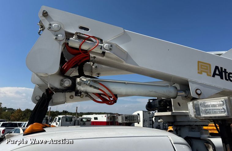 image for item DO2263 2015 Ford F550 Super Duty XL bucket truck