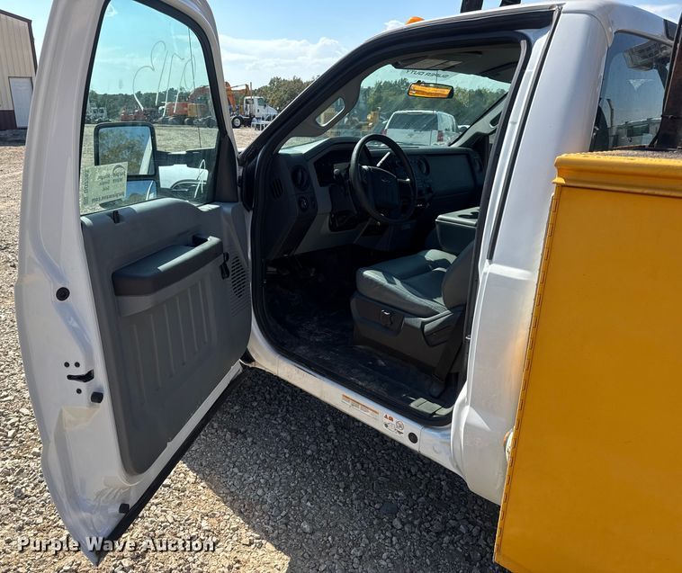 image for item DO2263 2015 Ford F550 Super Duty XL bucket truck
