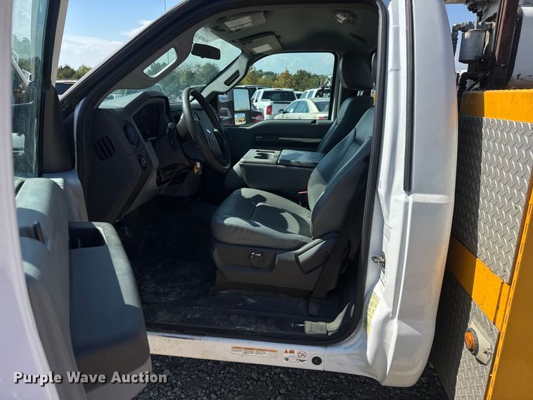 image for item DO2263 2015 Ford F550 Super Duty XL bucket truck
