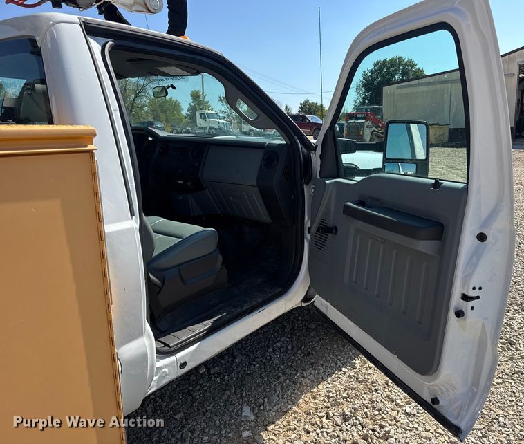 image for item DO2263 2015 Ford F550 Super Duty XL bucket truck