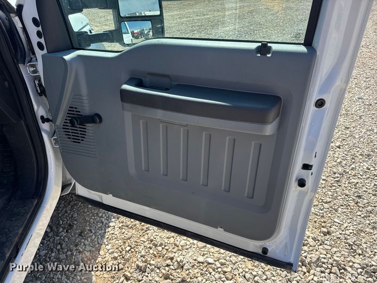 image for item DO2263 2015 Ford F550 Super Duty XL bucket truck