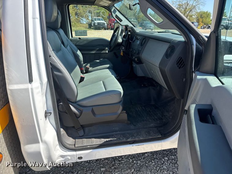 image for item DO2263 2015 Ford F550 Super Duty XL bucket truck