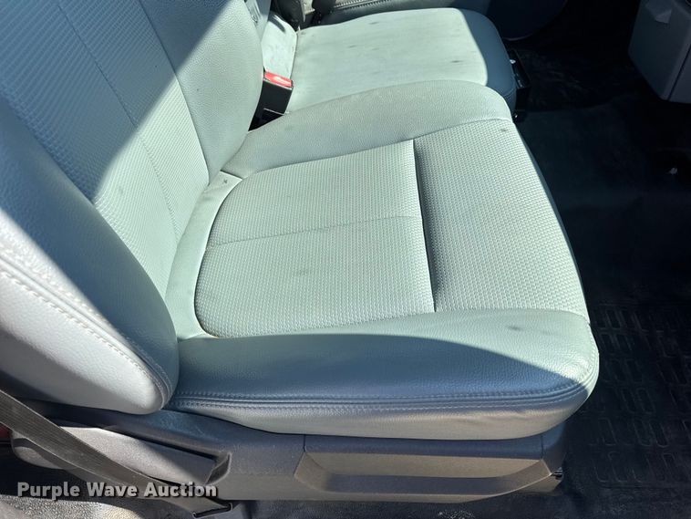 image for item DO2263 2015 Ford F550 Super Duty XL bucket truck