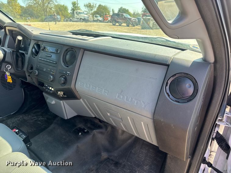 image for item DO2263 2015 Ford F550 Super Duty XL bucket truck