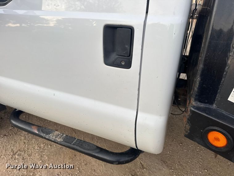 image for item DO2265 2013 Ford F450 Super Duty XL flatbed truck