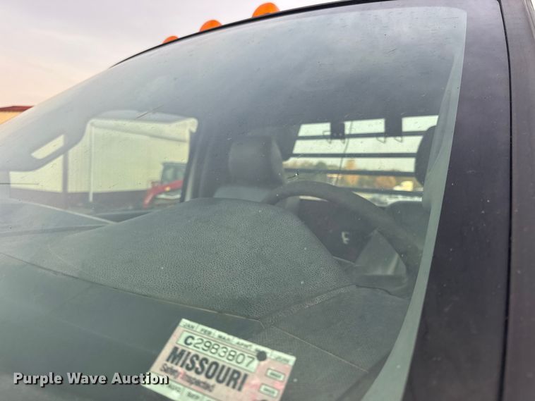 image for item DO2265 2013 Ford F450 Super Duty XL flatbed truck