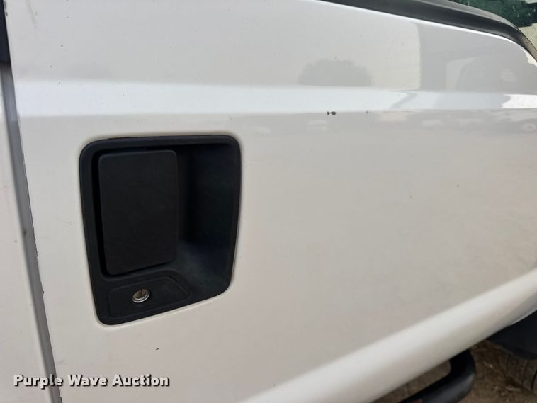 image for item DO2265 2013 Ford F450 Super Duty XL flatbed truck