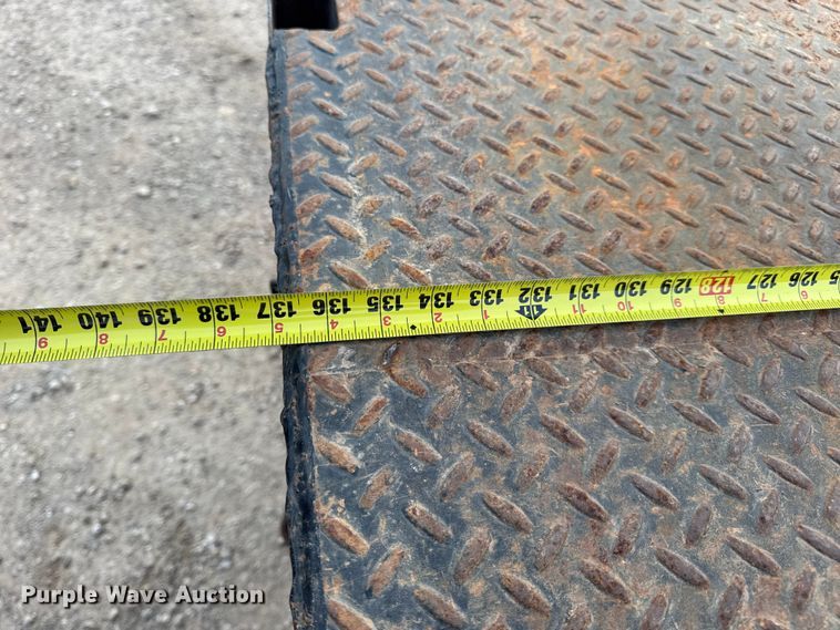 image for item DO2265 2013 Ford F450 Super Duty XL flatbed truck