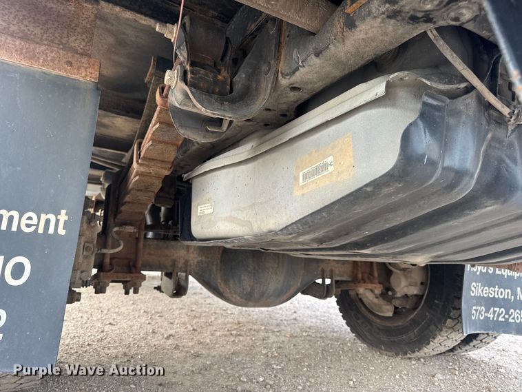 image for item DO2265 2013 Ford F450 Super Duty XL flatbed truck