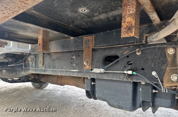 image for item DO2265 2013 Ford F450 Super Duty XL flatbed truck