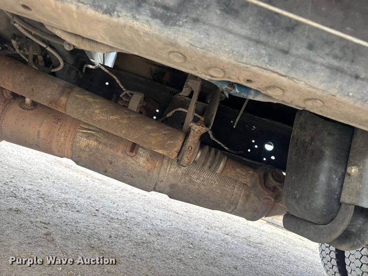 image for item DO2265 2013 Ford F450 Super Duty XL flatbed truck