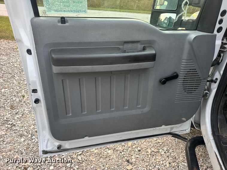 image for item DO2265 2013 Ford F450 Super Duty XL flatbed truck