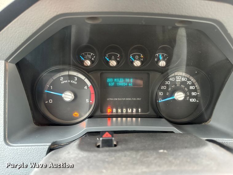 image for item DO2265 2013 Ford F450 Super Duty XL flatbed truck