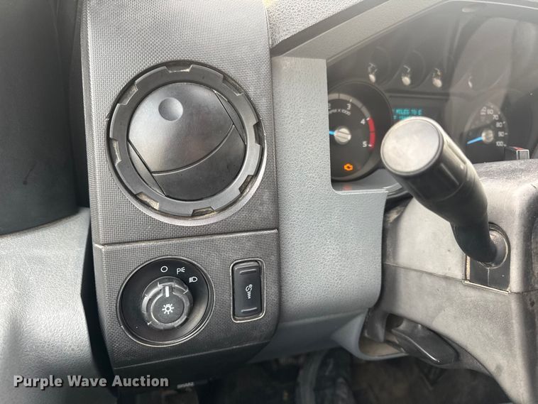 image for item DO2265 2013 Ford F450 Super Duty XL flatbed truck