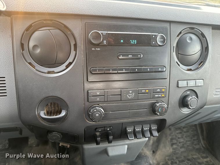 image for item DO2265 2013 Ford F450 Super Duty XL flatbed truck