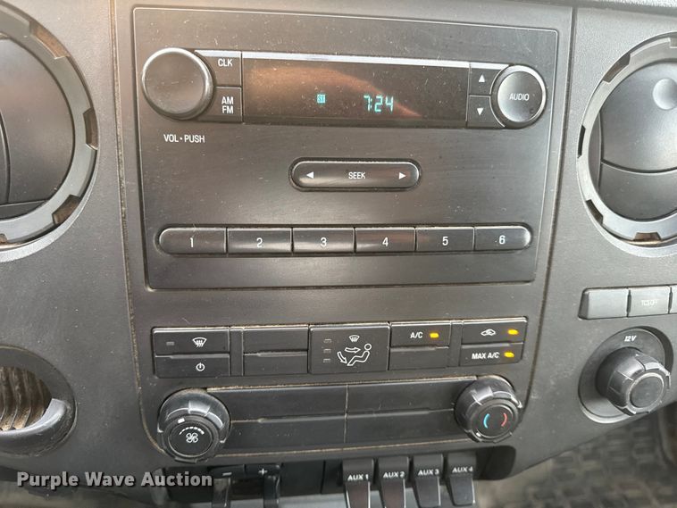 image for item DO2265 2013 Ford F450 Super Duty XL flatbed truck