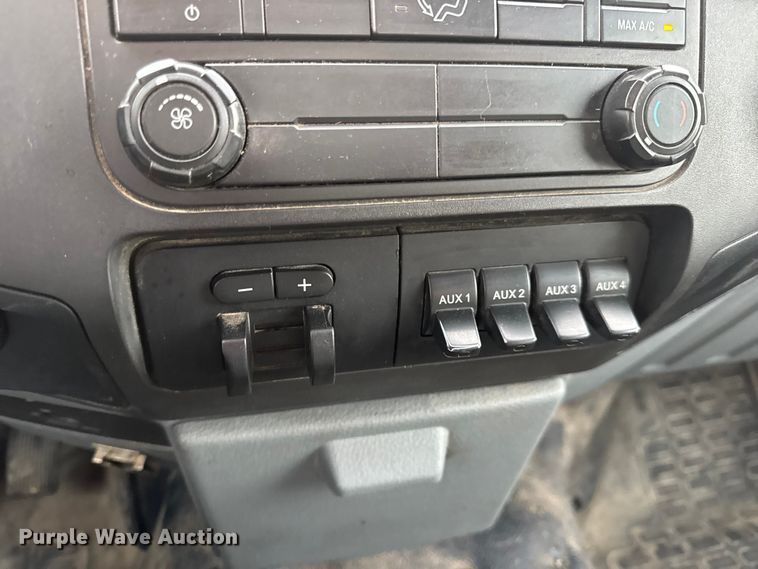 image for item DO2265 2013 Ford F450 Super Duty XL flatbed truck