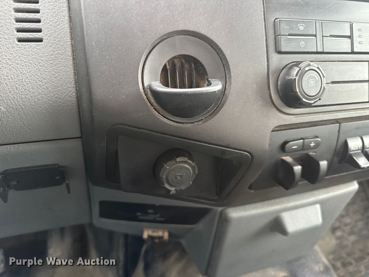 image for item DO2265 2013 Ford F450 Super Duty XL flatbed truck