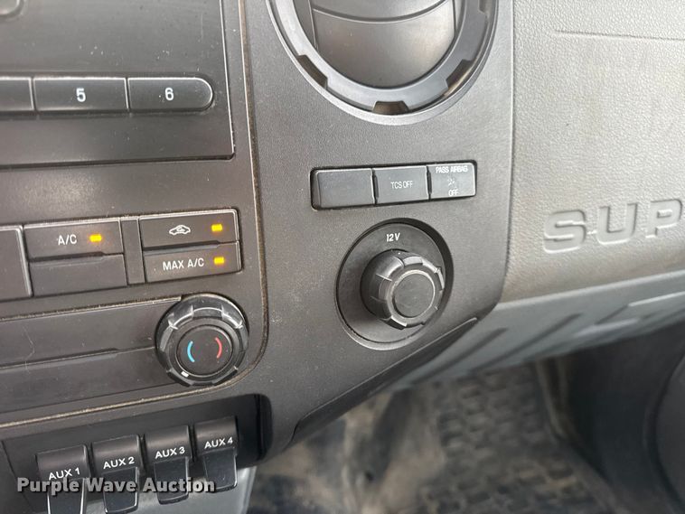 image for item DO2265 2013 Ford F450 Super Duty XL flatbed truck