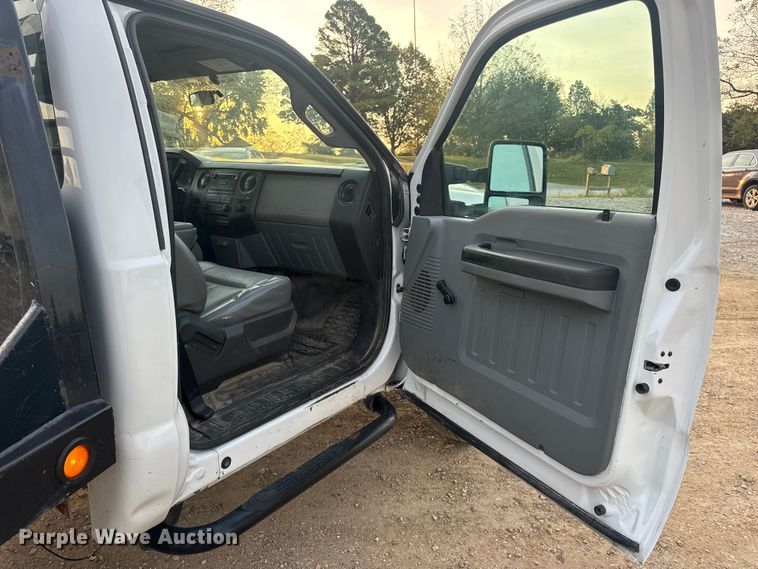 image for item DO2265 2013 Ford F450 Super Duty XL flatbed truck