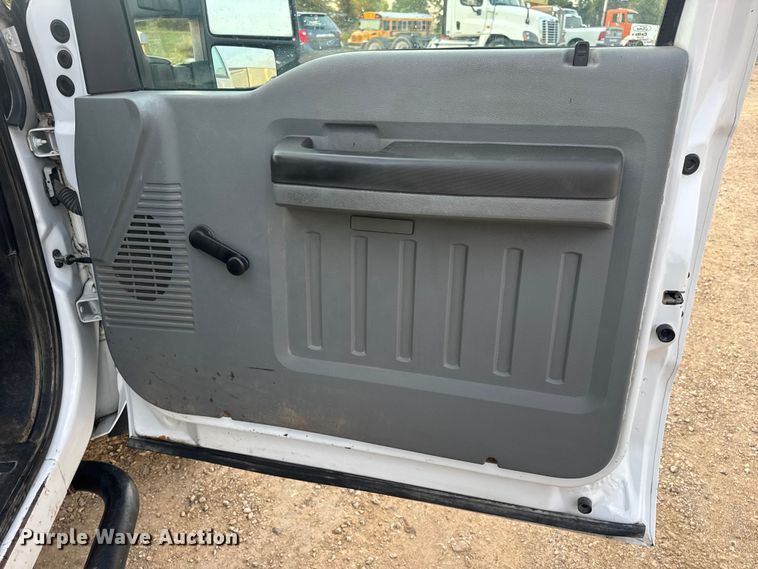 image for item DO2265 2013 Ford F450 Super Duty XL flatbed truck