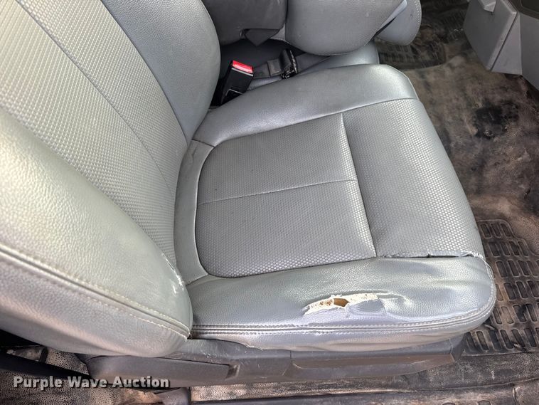 image for item DO2265 2013 Ford F450 Super Duty XL flatbed truck