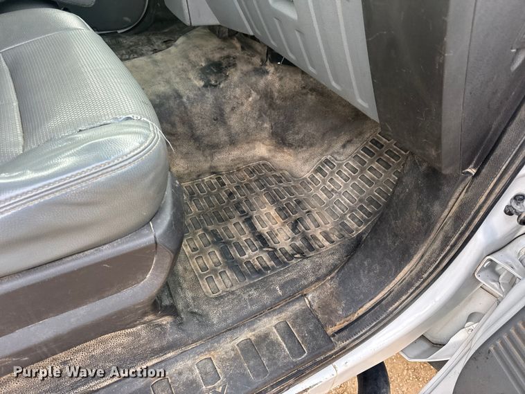 image for item DO2265 2013 Ford F450 Super Duty XL flatbed truck