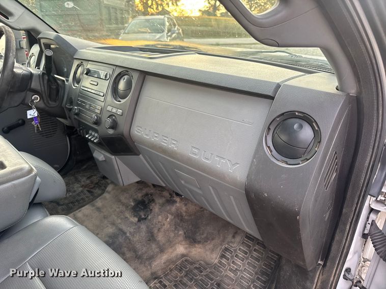 image for item DO2265 2013 Ford F450 Super Duty XL flatbed truck