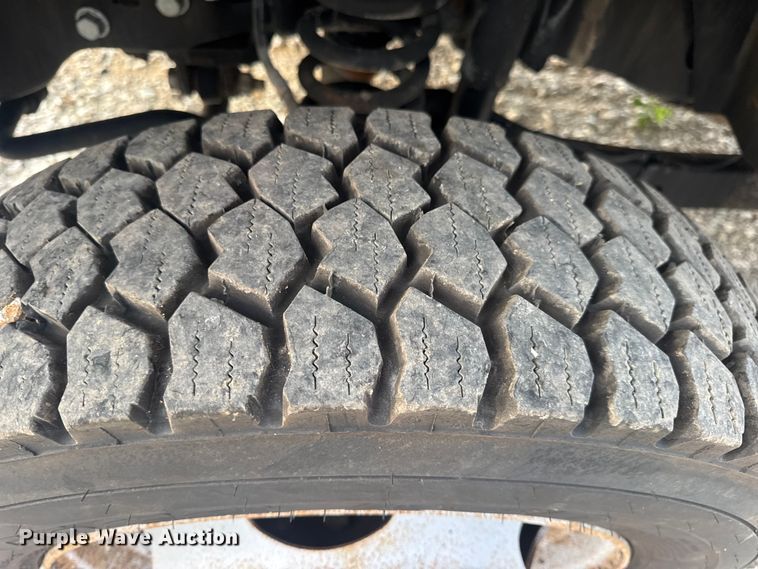 image for item DO2265 2013 Ford F450 Super Duty XL flatbed truck