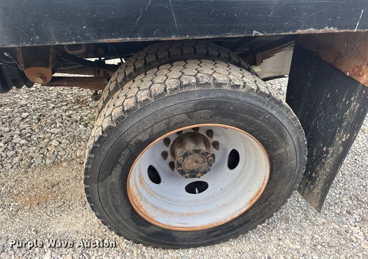 image for item DO2265 2013 Ford F450 Super Duty XL flatbed truck