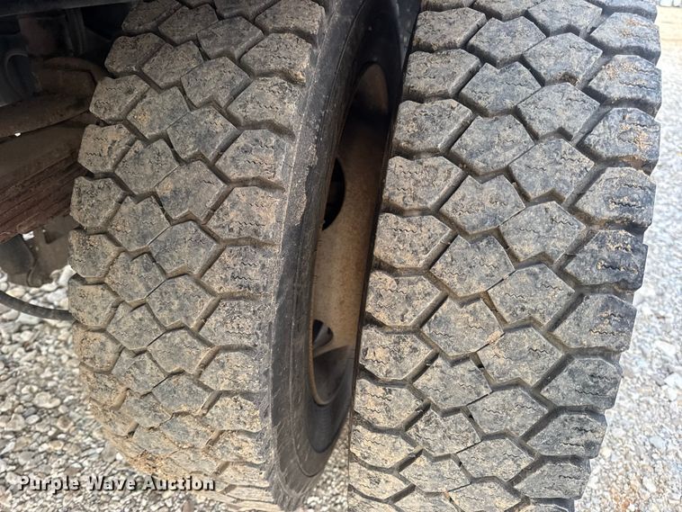 image for item DO2265 2013 Ford F450 Super Duty XL flatbed truck