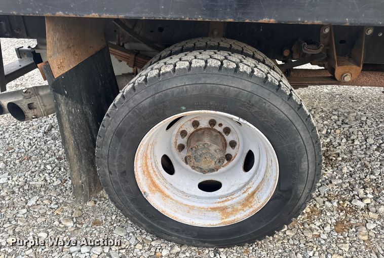 image for item DO2265 2013 Ford F450 Super Duty XL flatbed truck