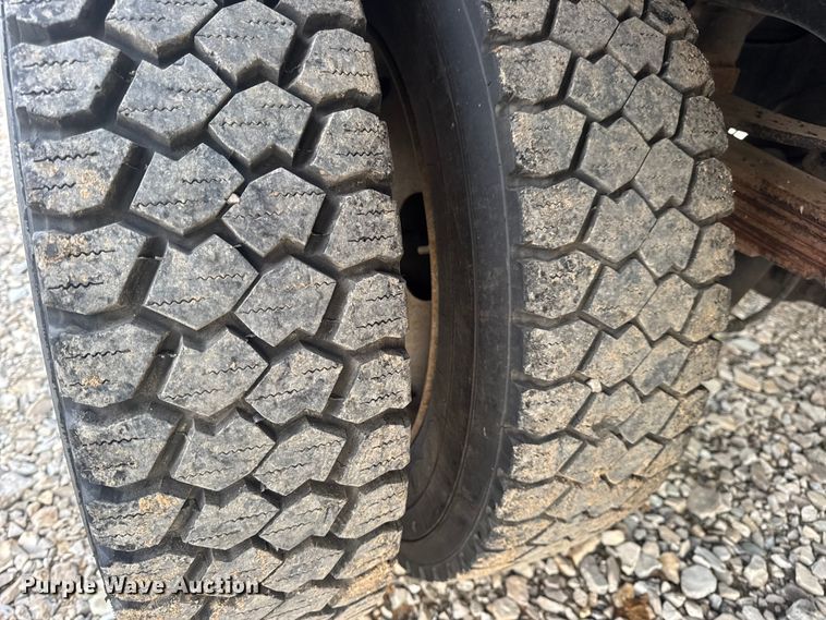 image for item DO2265 2013 Ford F450 Super Duty XL flatbed truck