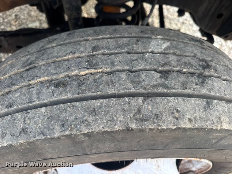 image for item DO2265 2013 Ford F450 Super Duty XL flatbed truck