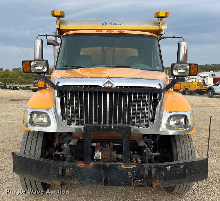 image for item DO2266 2006 International 7400 dump truck