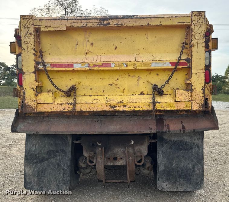 image for item DO2266 2006 International 7400 dump truck